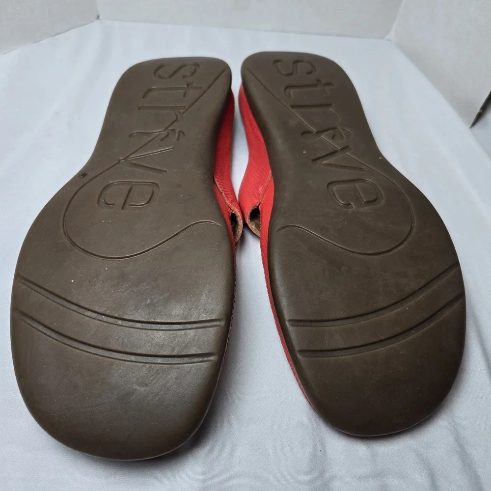 Strive Alba Buckle Sandals Red‎ Leather Thong Flip Flop Womens 9.5 10 Vacation